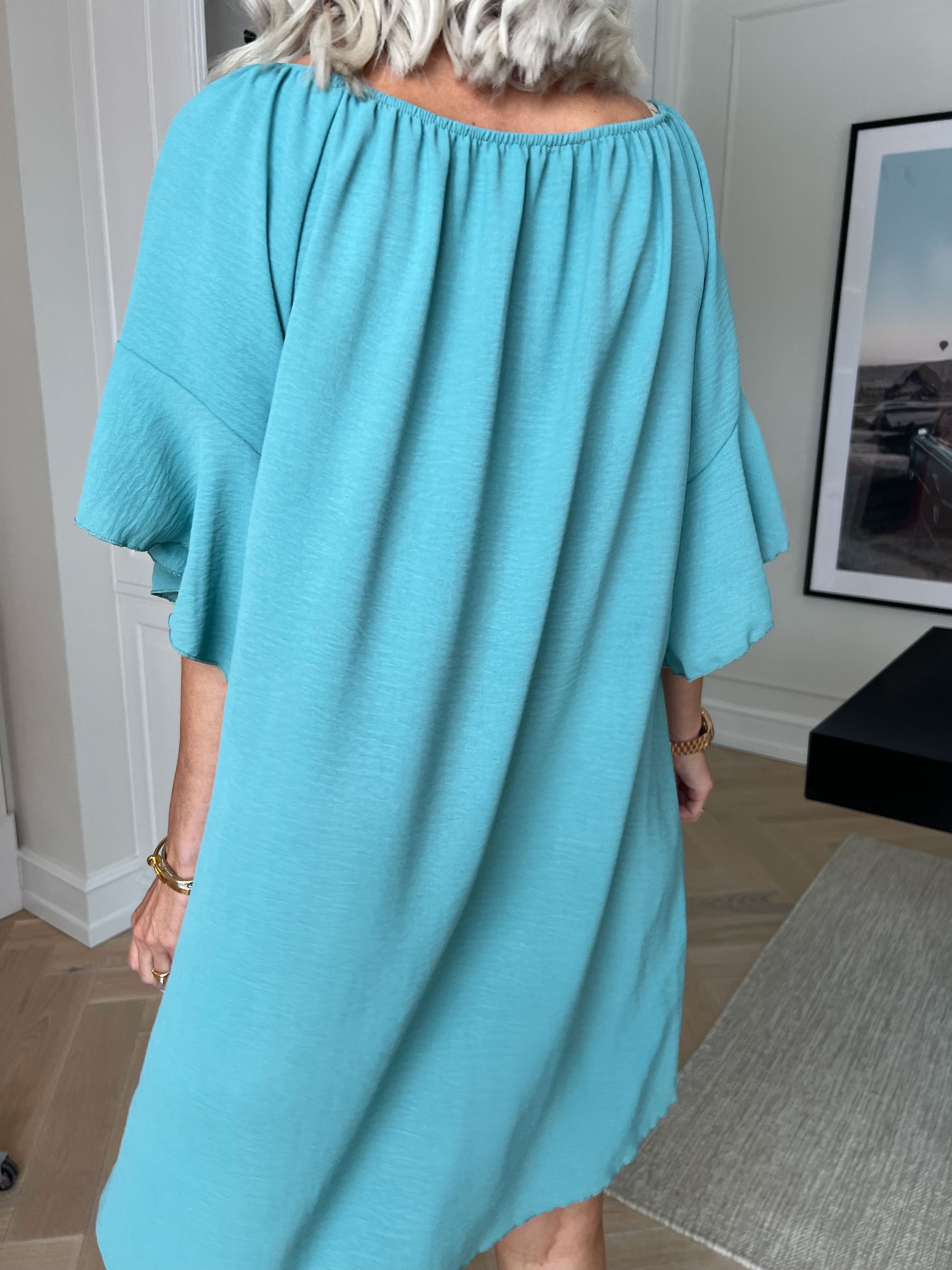 Octavia - Løs tunikakjole med elastikkant i udskæringen